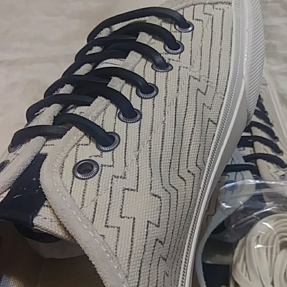 Frye Ludlow Canvas Print Sneakers - Picture 5 of 7